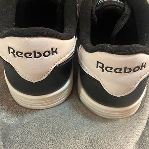Reebok women’s size 8 black and white shoes